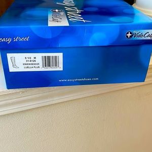 Beautiful new brown calf boots